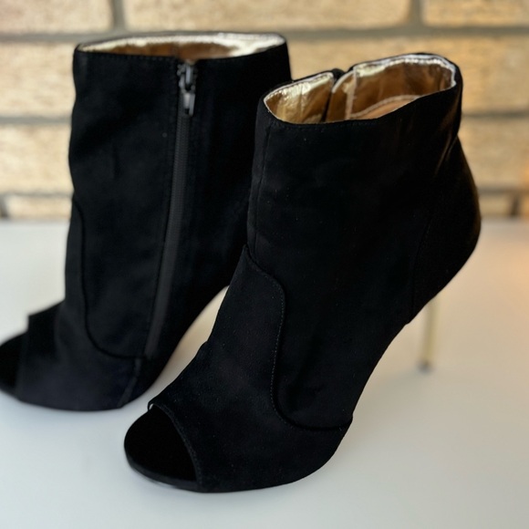 Fashion nova 8 1/2 booties. - Picture 10 of 10